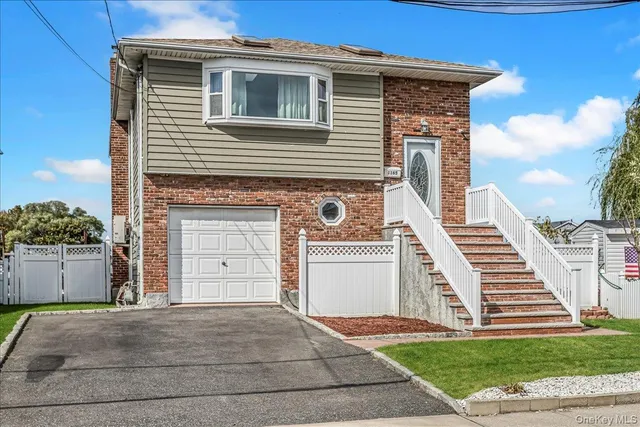 $799,000 | 1165 Hastings Circle, Baldwin Harbor, NY 11510