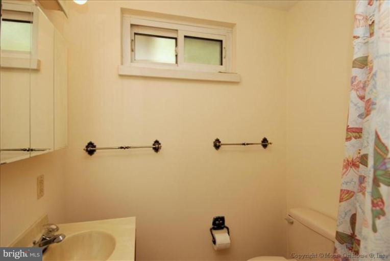 6211 Apache Street Springfield, VA 22150 - Photo 16 of 22 Bath #2
