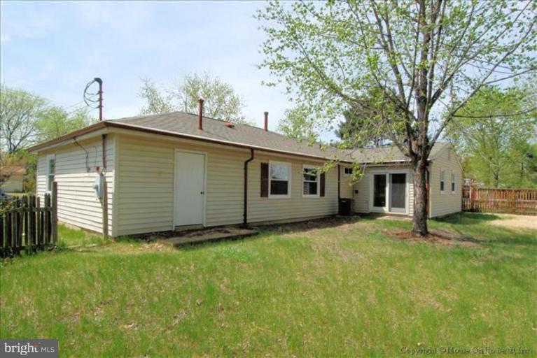 6211 Apache Street Springfield, VA 22150 - Photo 17 of 22 Exterior (Rear)