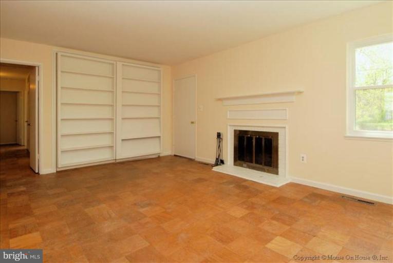 6211 Apache Street Springfield, VA 22150 - Photo 3 of 22 Living Room #2