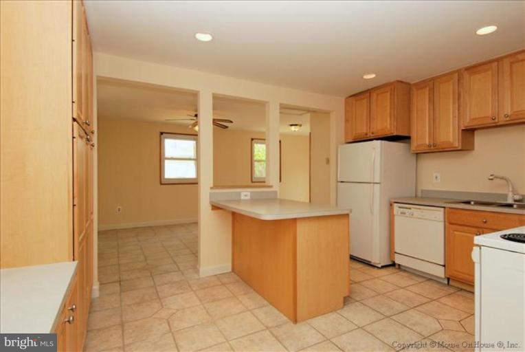 6211 Apache Street Springfield, VA 22150 - Photo 5 of 22 Kitchen #2