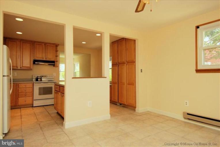 6211 Apache Street Springfield, VA 22150 - Photo 7 of 22 Kitchen/Family Room