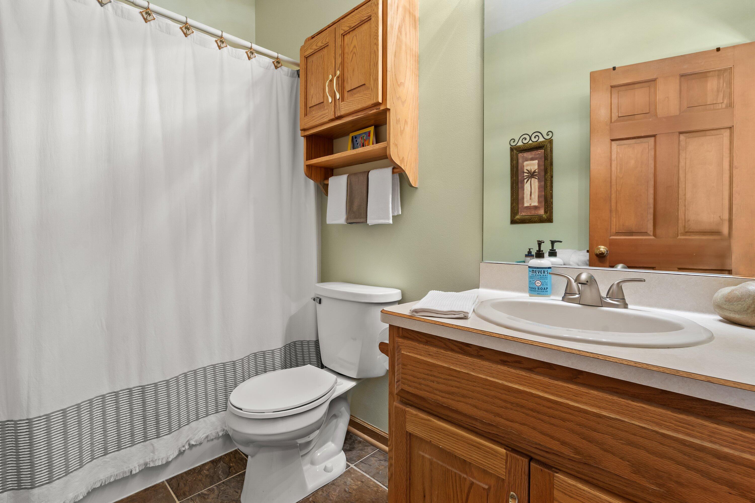 W168N5039 Stonefield Road Menomonee Falls, WI 53051 - Photo 26 of 34 Bathroom (Upper Level)