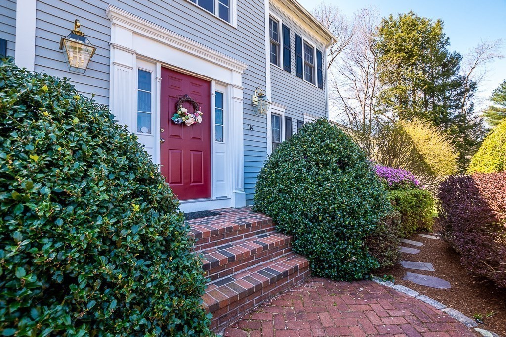 114 Saunders Road Norwood, MA 02062 - Photo 3 of 40 Gallery Image 3