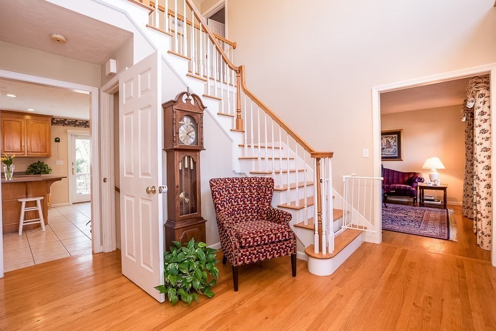 114 Saunders Road Norwood, MA 02062 - Photo 4 of 40 Gallery Image 4