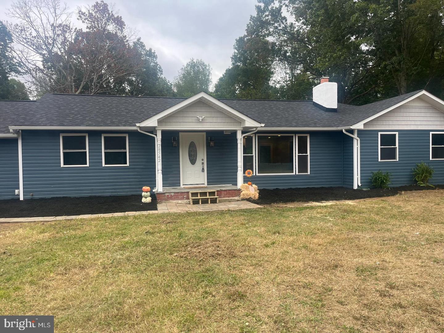 28542 Raccoon Ford Road Culpeper, VA 22701 - Photo 3 of 31 Charming home with inviting curb appeal.