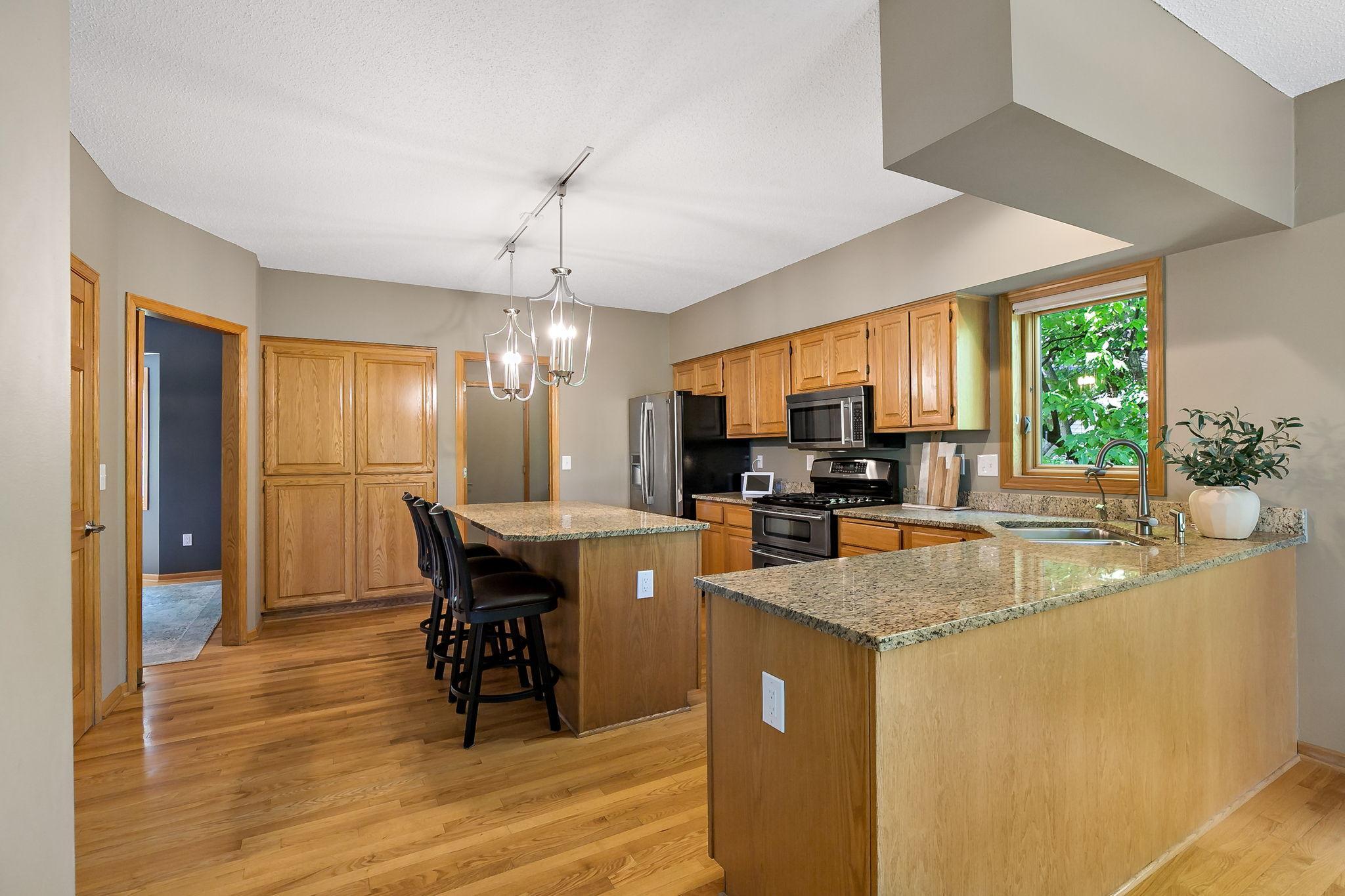 8879 Sylvan Ridge Eden Prairie, MN 55347 - Photo 13 of 49