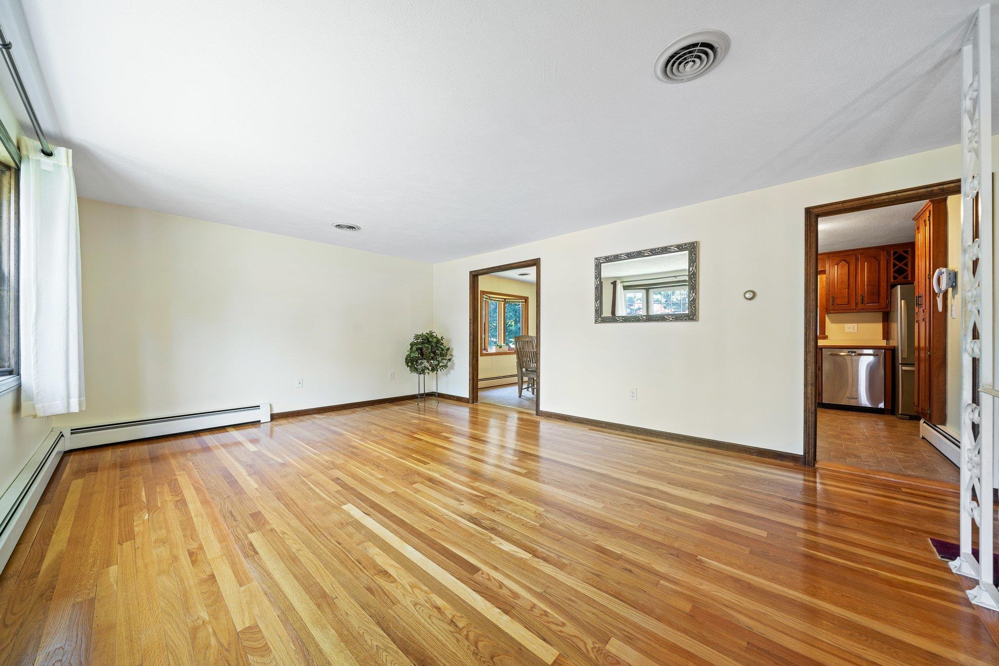 5 Clydesdale Road Salem, NH 03079 - Photo 3 of 31 Gallery Image 3