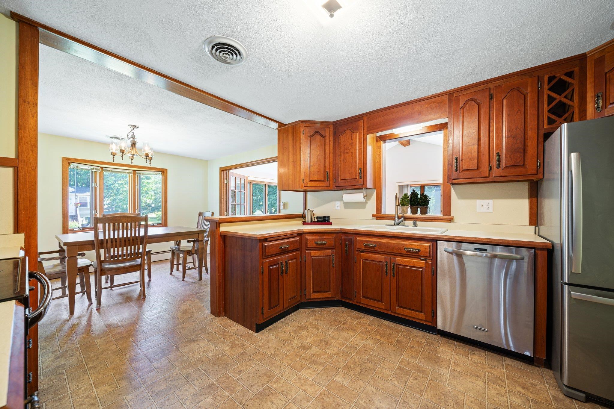 5 Clydesdale Road Salem, NH 03079 - Photo 6 of 31 Gallery Image 6