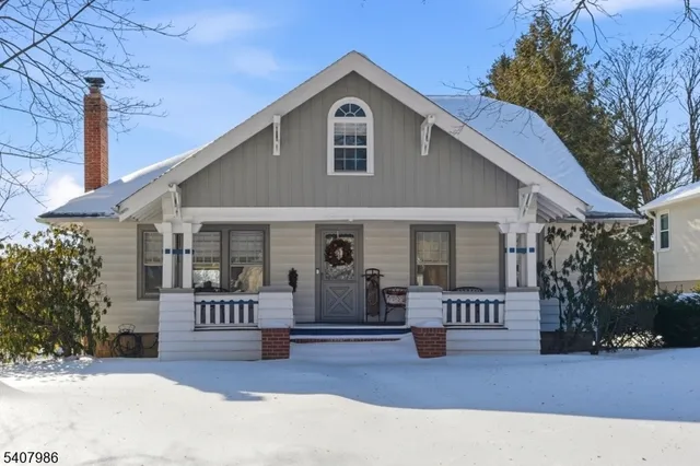 $585,000 | 22 Fairview Avenue, Clinton, NJ 08809