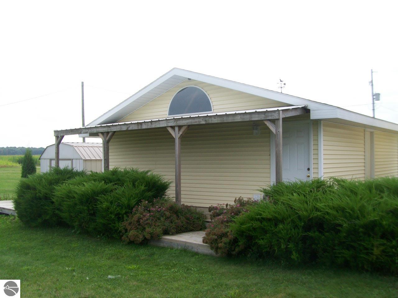 1185 South Luce Road Ithaca, MI 48847 - Photo 19 of 33 1789794-18.JPG