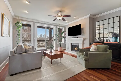 $599,900 | 2820 North Sheffield Avenue, Unit 3S, Chicago, IL 60657