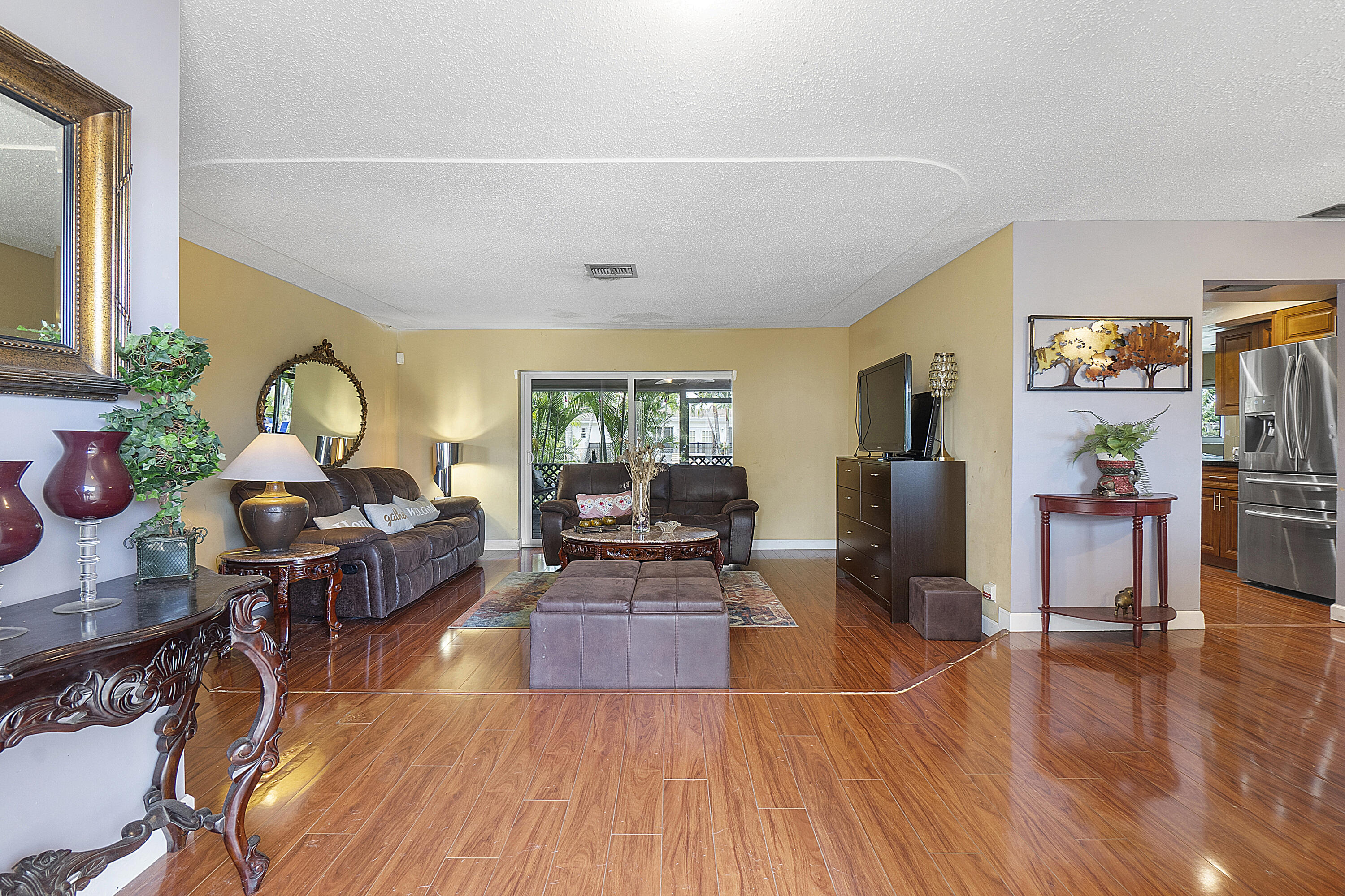 6972 Northwest 8th Street Margate, FL 33063 - Photo 13 of 50 Living Room