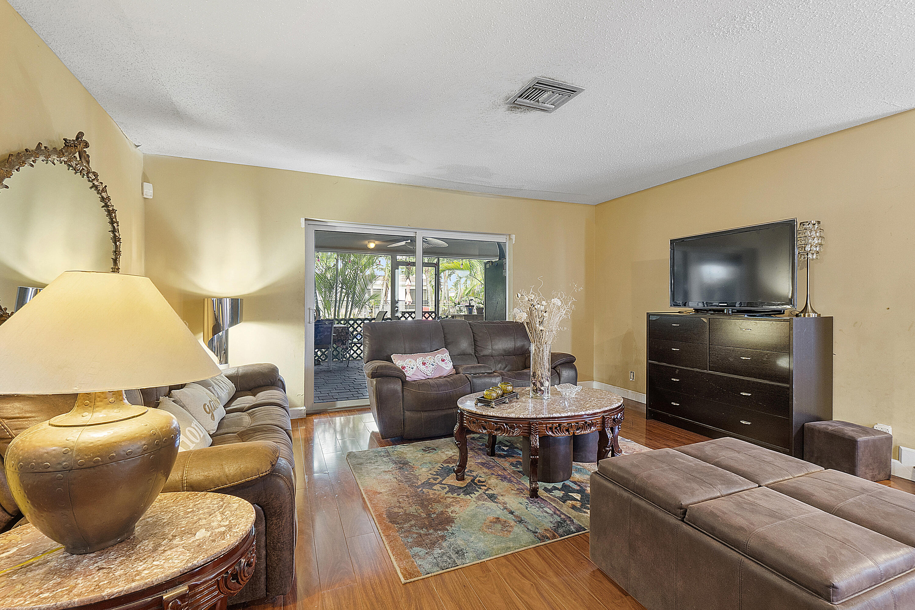 6972 Northwest 8th Street Margate, FL 33063 - Photo 15 of 50 Living Room