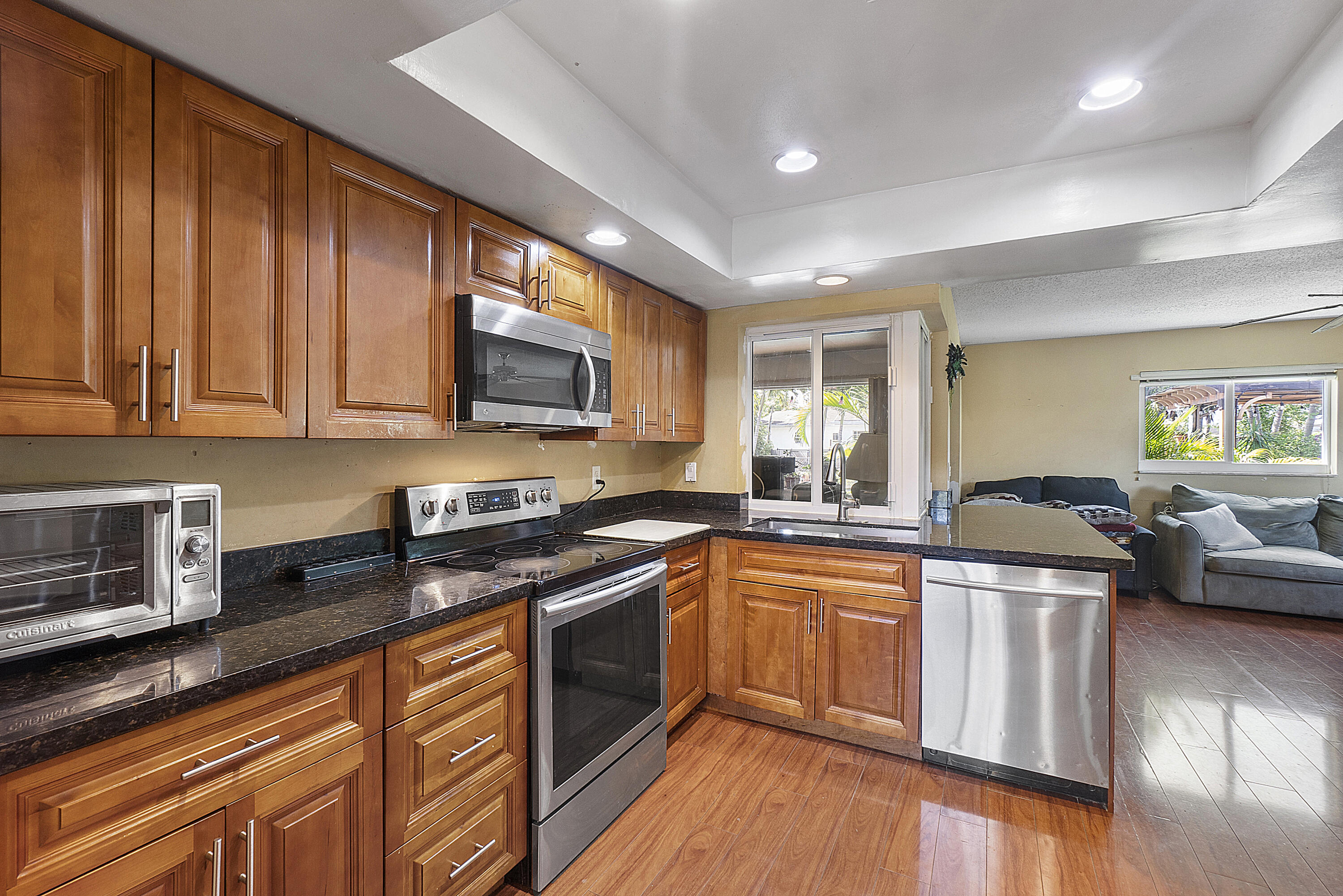 6972 Northwest 8th Street Margate, FL 33063 - Photo 19 of 50 Kitchen