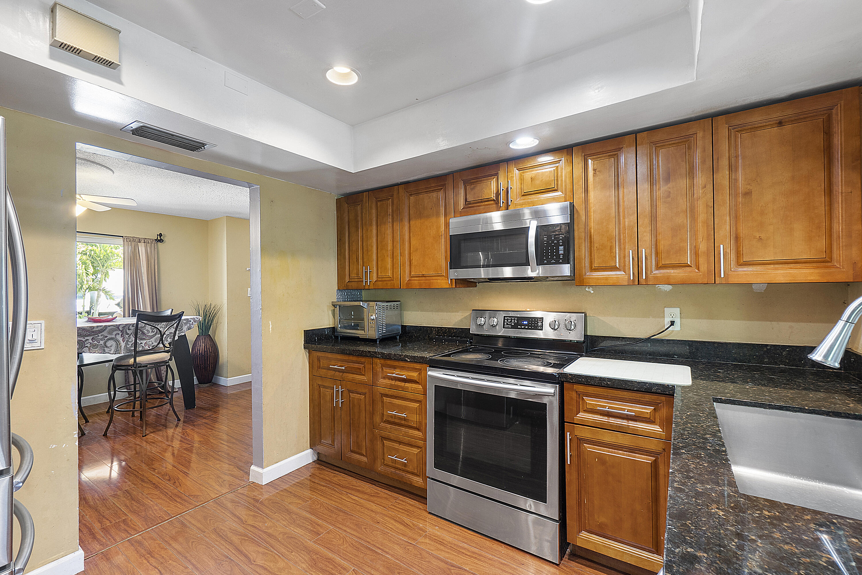 6972 Northwest 8th Street Margate, FL 33063 - Photo 21 of 50 Kitchen
