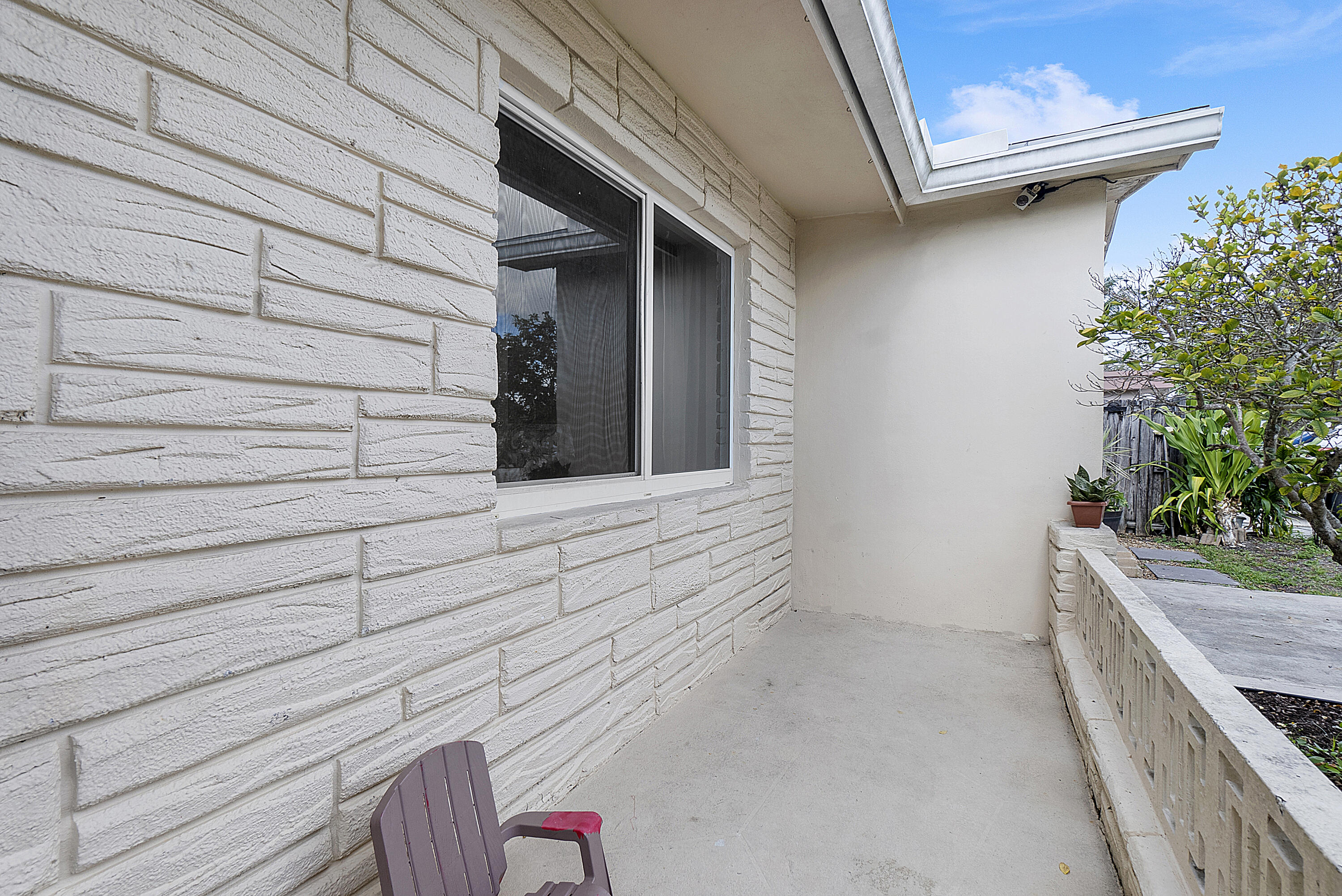 6972 Northwest 8th Street Margate, FL 33063 - Photo 10 of 50 Front Window