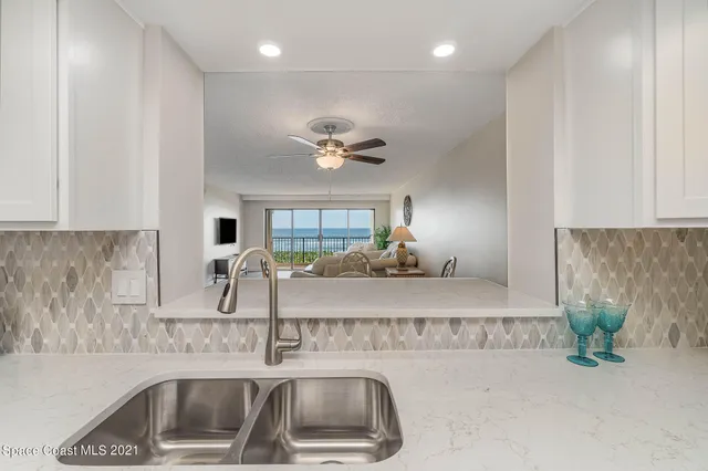 $3,150 | 995 N Highway, Unit 206, Indialantic, FL 32903