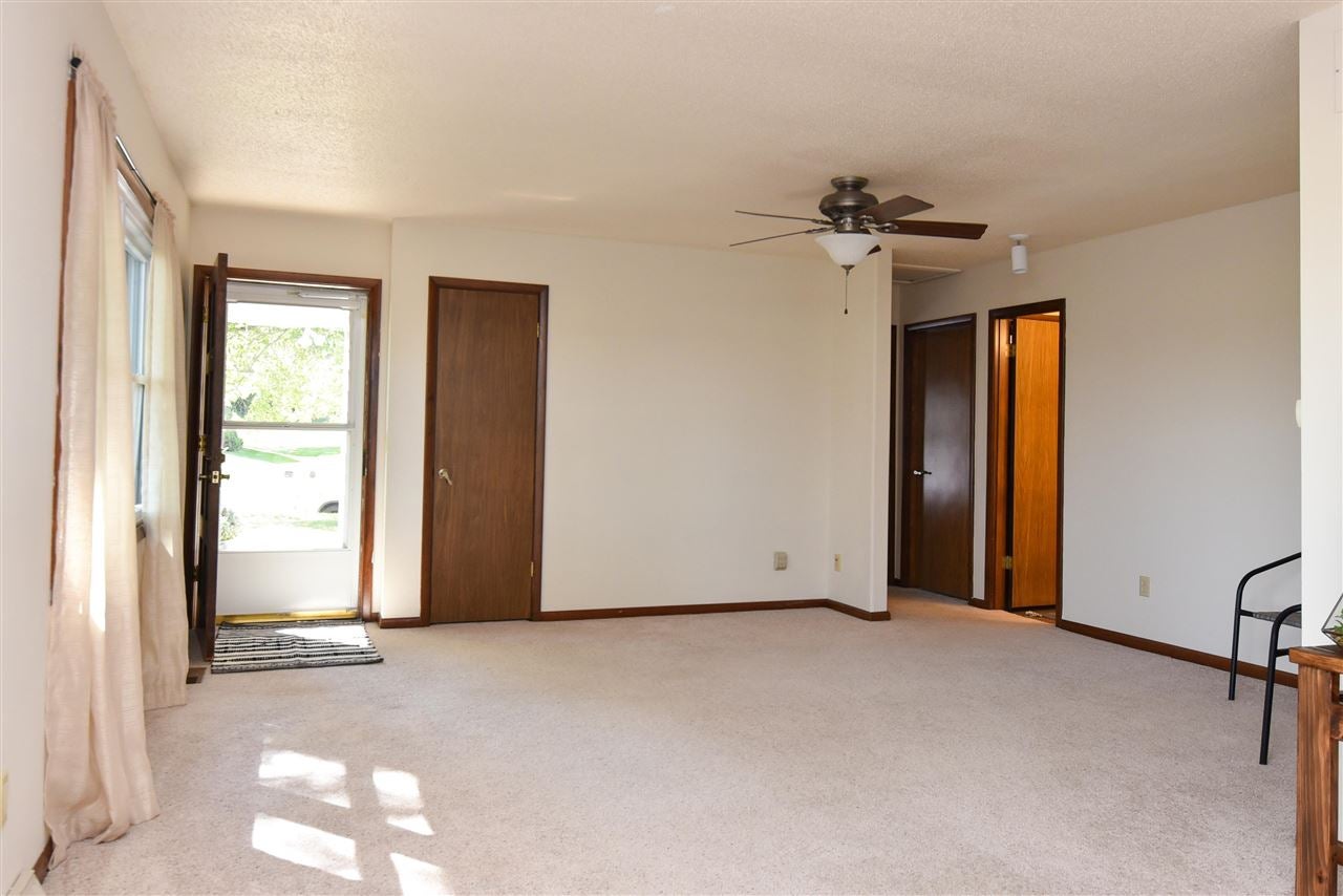 100 Valley Road Williamsburg, IA 52361 - Photo 8 of 29 Gallery Image 8