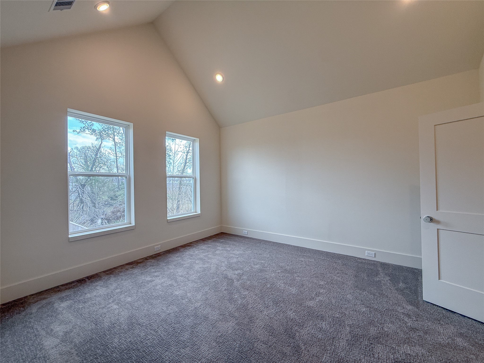 879 Rachel Street, Unit F Houston, TX 77091 - Photo 13 of 23 an empty room with windows