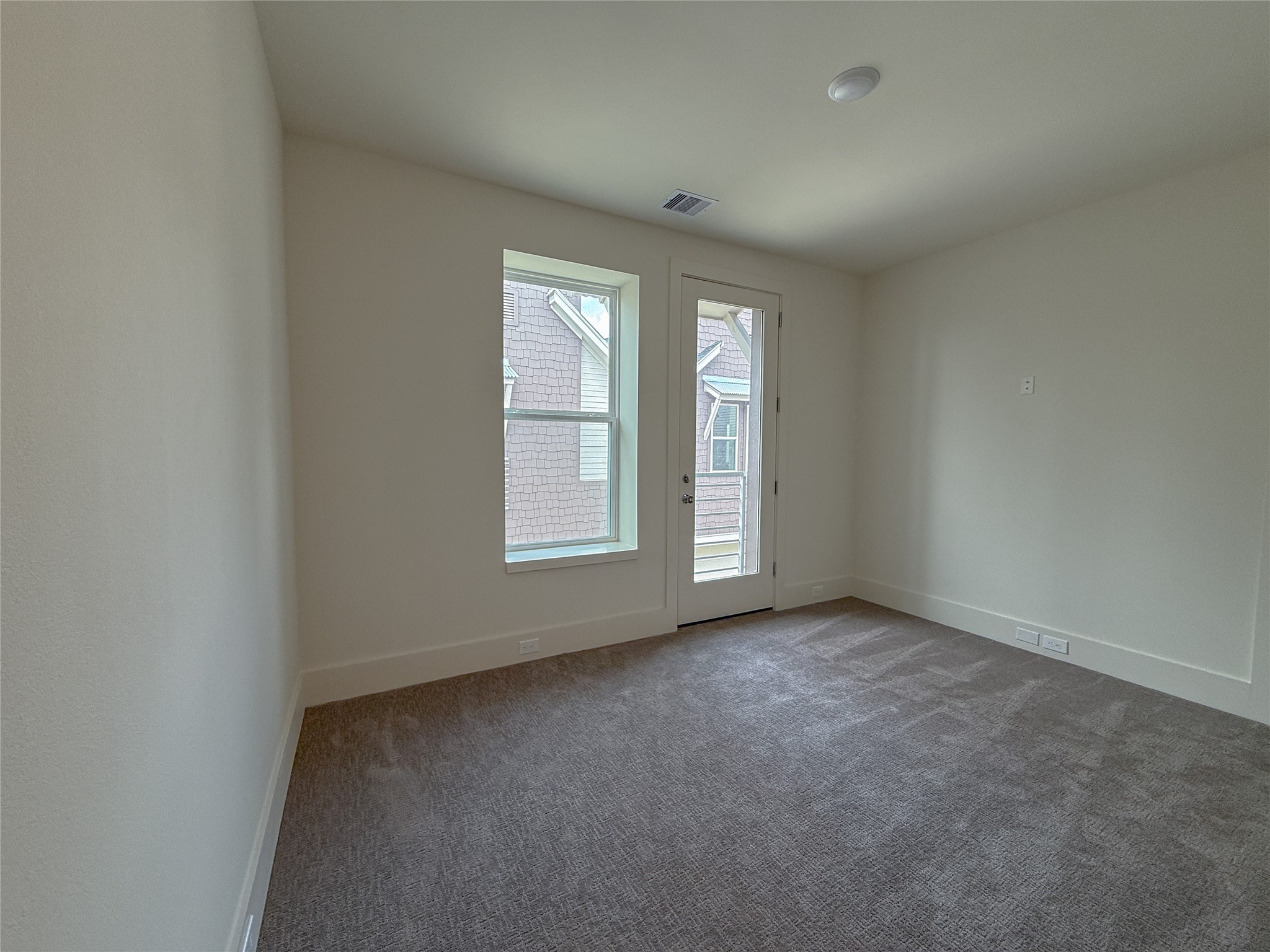 879 Rachel Street, Unit F Houston, TX 77091 - Photo 17 of 23 an empty room with windows