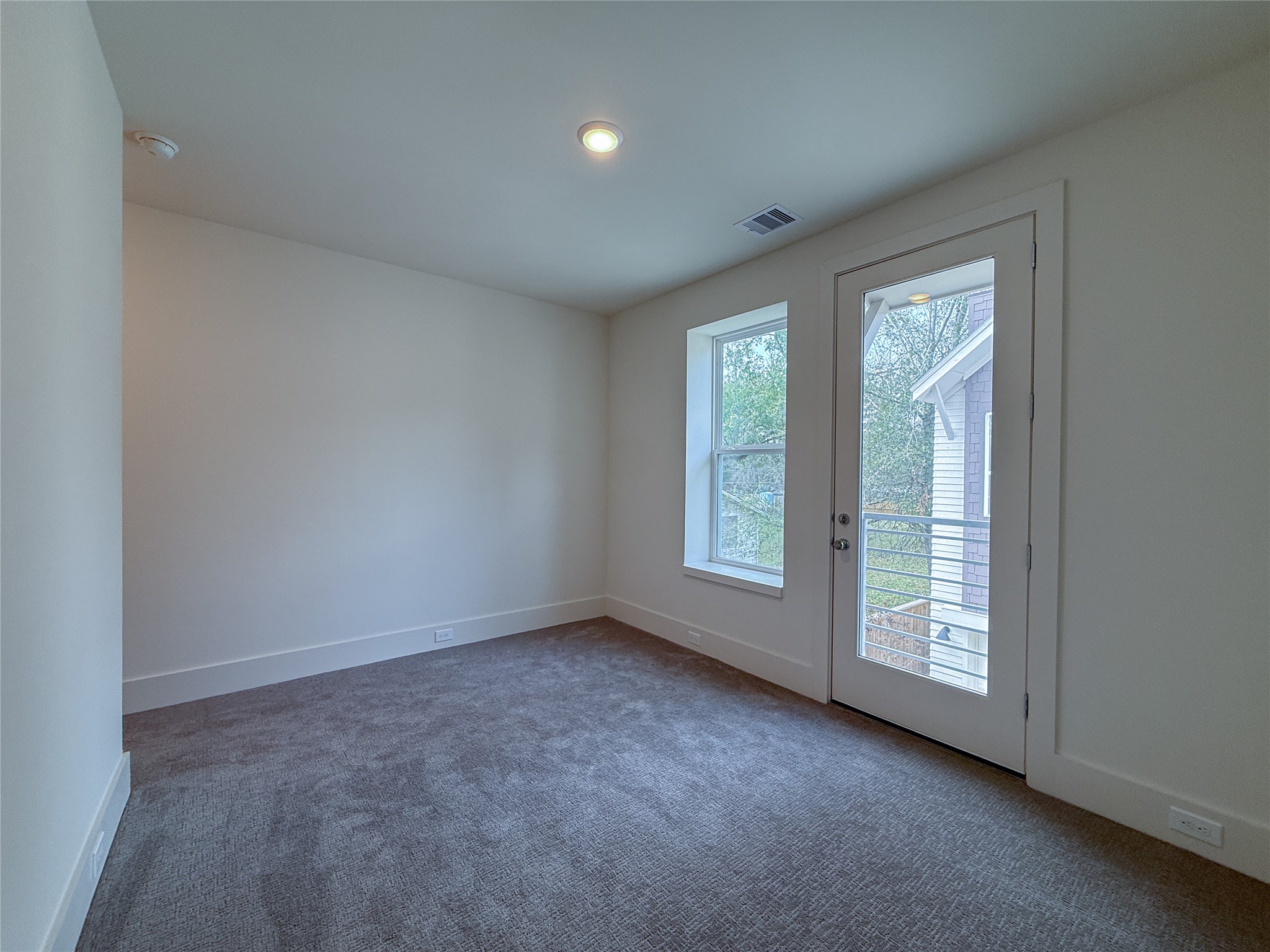 879 Rachel Street, Unit F Houston, TX 77091 - Photo 18 of 23 an empty room with windows