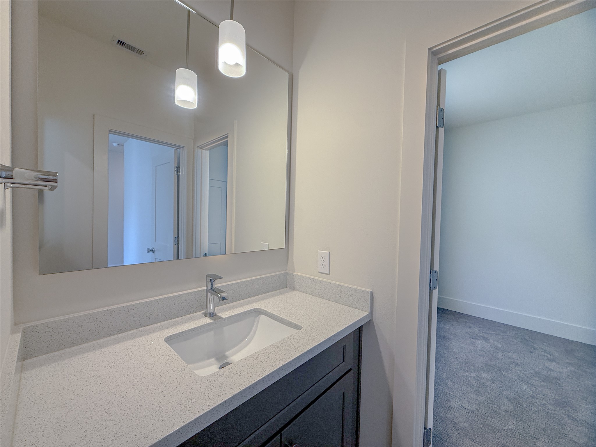 879 Rachel Street, Unit F Houston, TX 77091 - Photo 20 of 23 a bathroom with a sink and a mirror