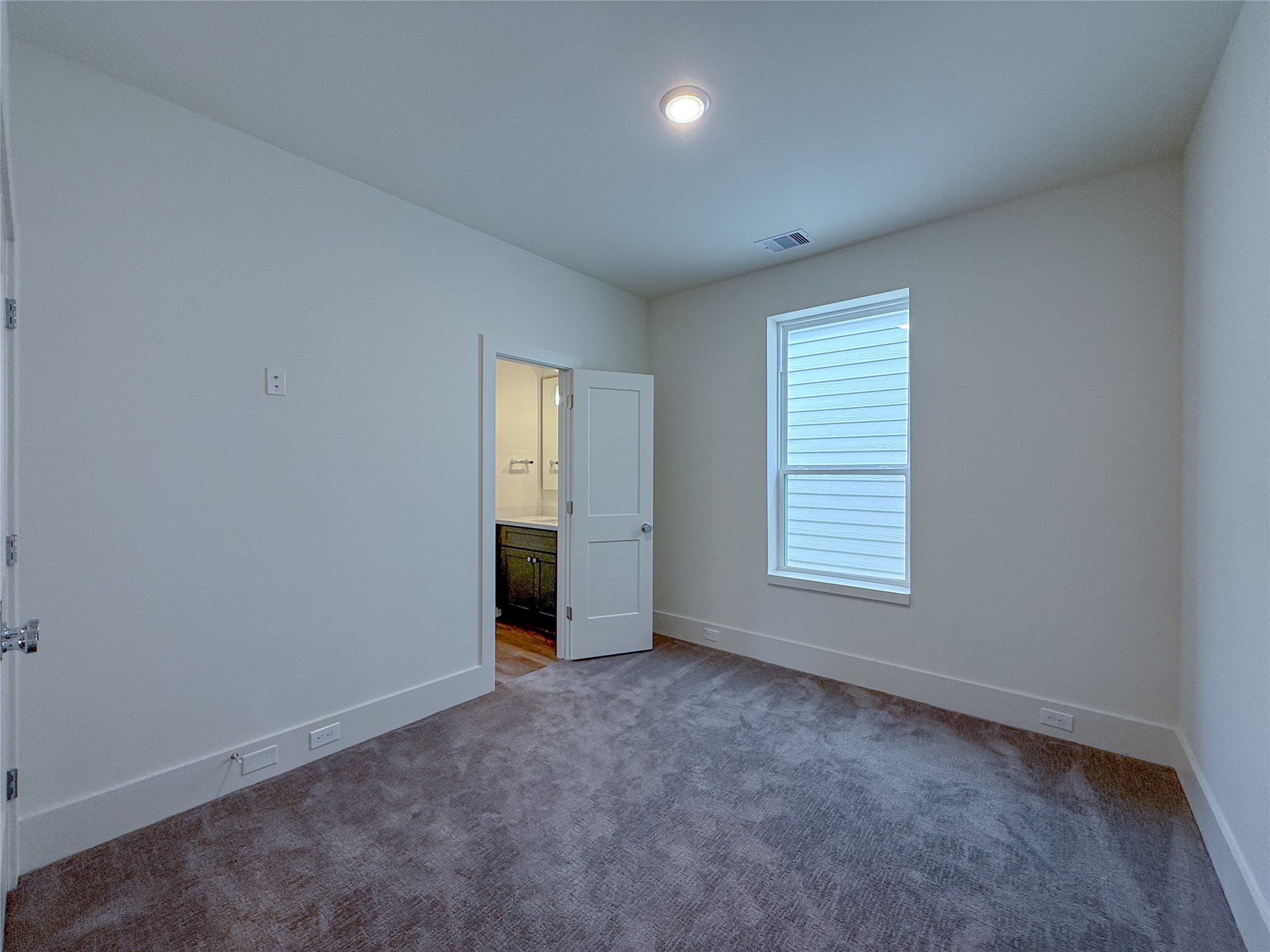 879 Rachel Street, Unit F Houston, TX 77091 - Photo 21 of 23 an empty room with windows