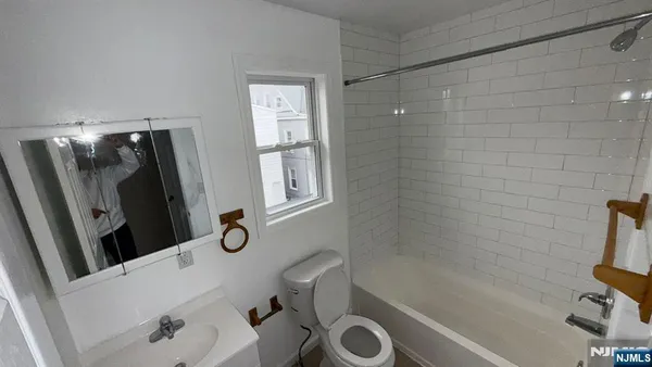 $2,800 | 766 East 26th Street, Unit 2, Paterson, NJ 07504