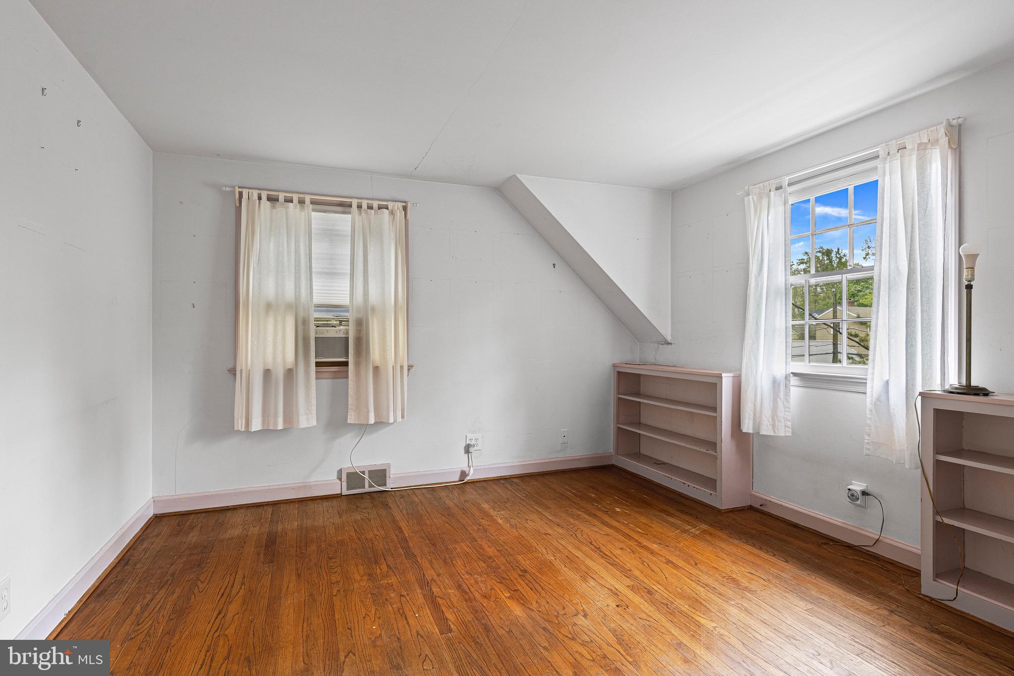 71 Forest Lane Swarthmore, PA 19081 - Photo 21 of 33 an empty room with windows