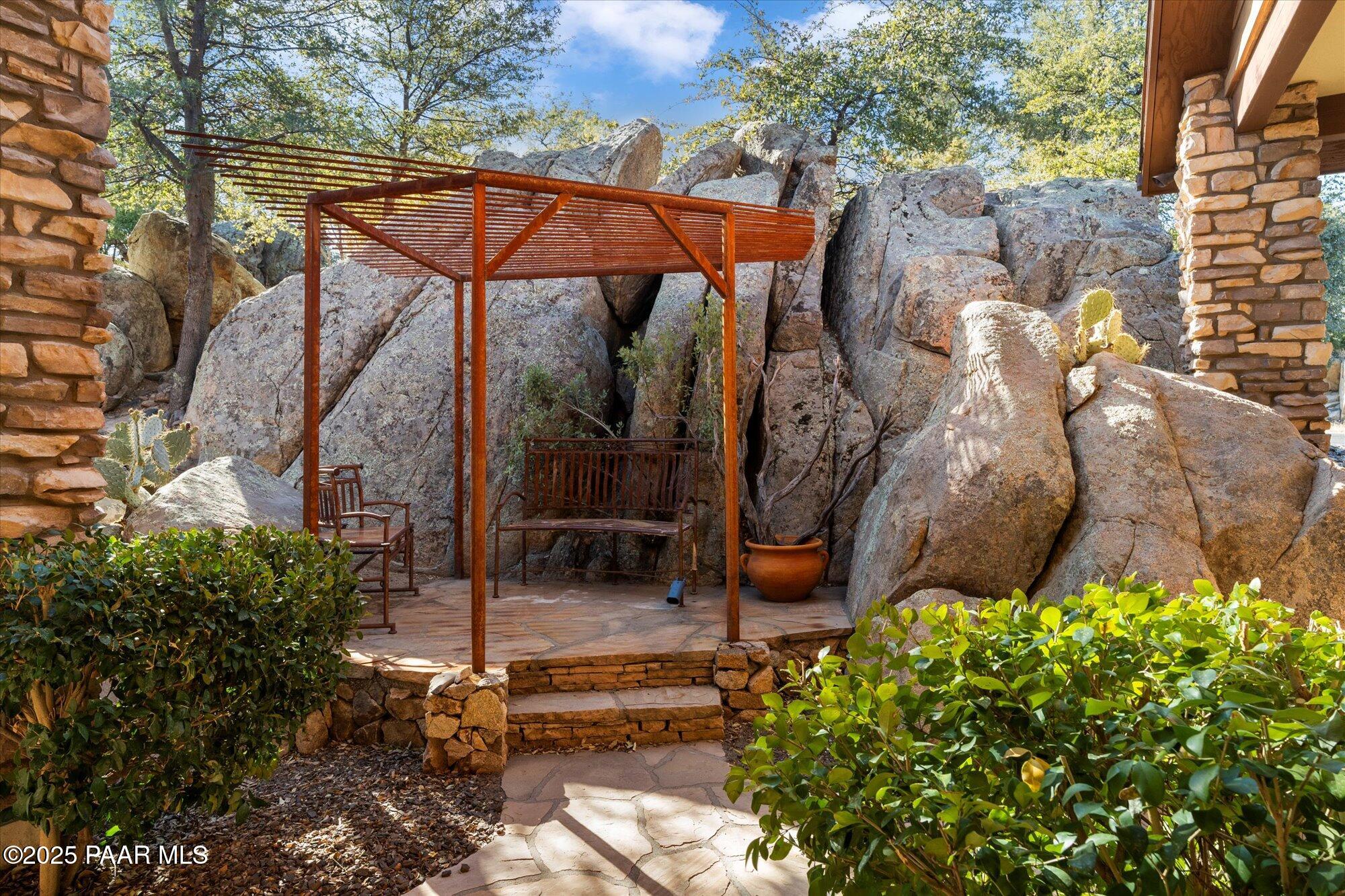 2094 Forest Hills Road Prescott, AZ 86303 - Photo 3 of 43 37-75960954