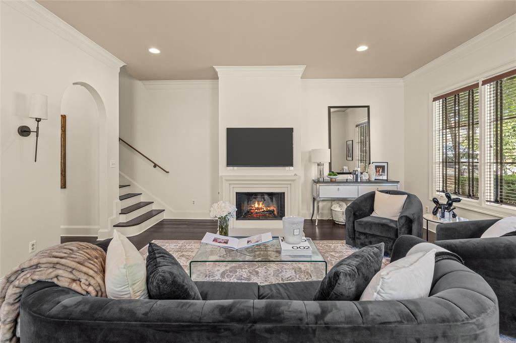 3633 Crestline Road Fort Worth, TX 76107 - Photo 4 of 28 Gallery Image 4