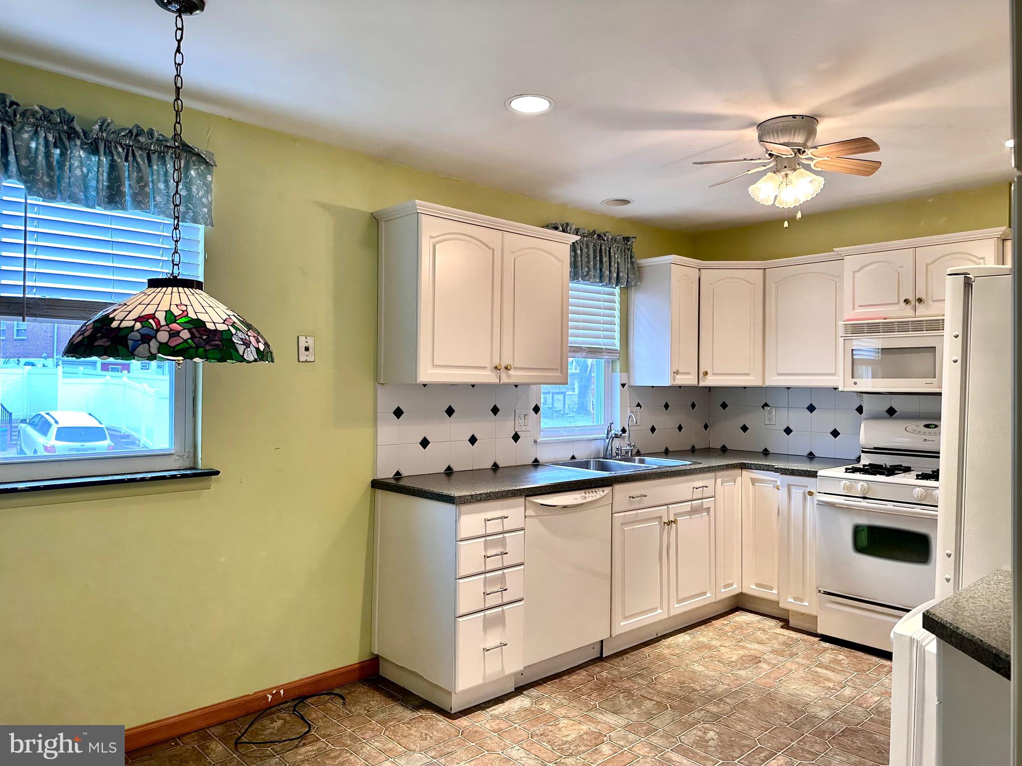9122 Springview Road Philadelphia, PA 19115 - Photo 11 of 30 Gallery Image 11