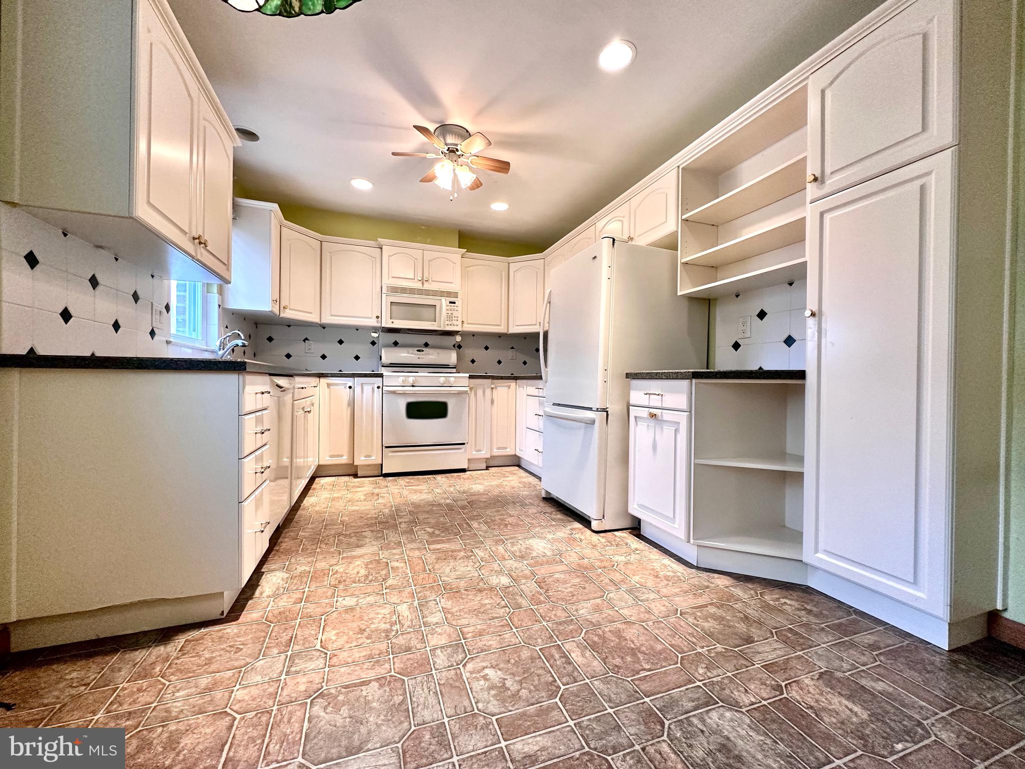 9122 Springview Road Philadelphia, PA 19115 - Photo 12 of 30 Gallery Image 12