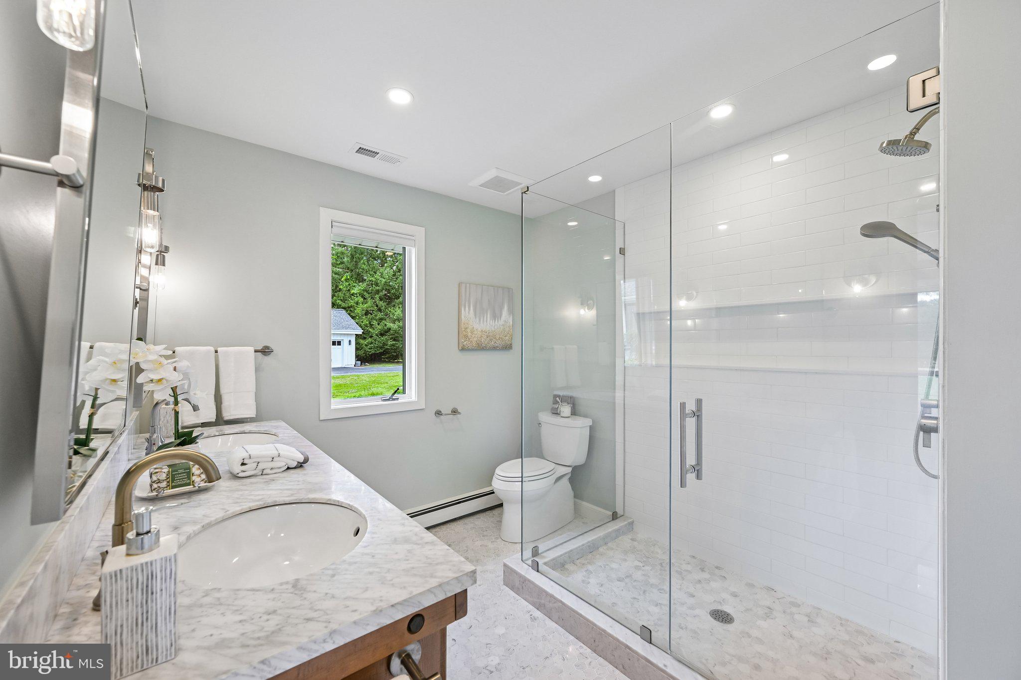 989 Delchester Road Newtown Square, PA 19073 - Photo 32 of 67 Ensuite Bedroom #2- private bathroom