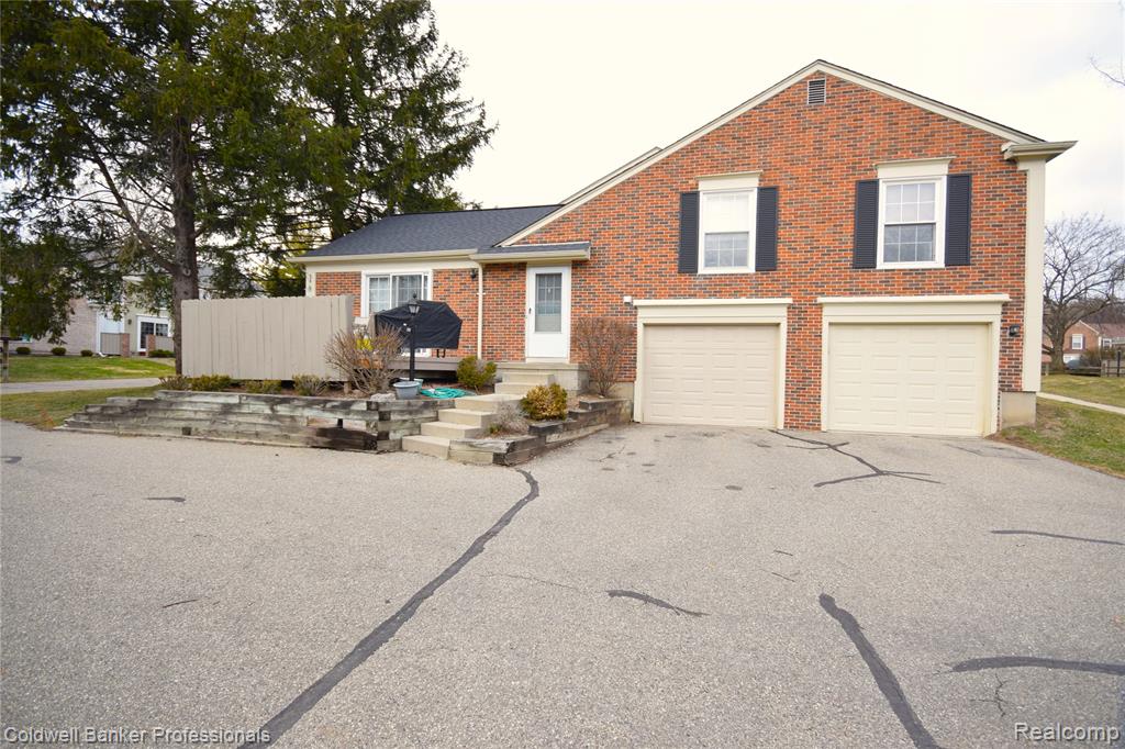 1141 Pine Ridge Court Rochester Hills, MI 48306 - Photo 1 of 31