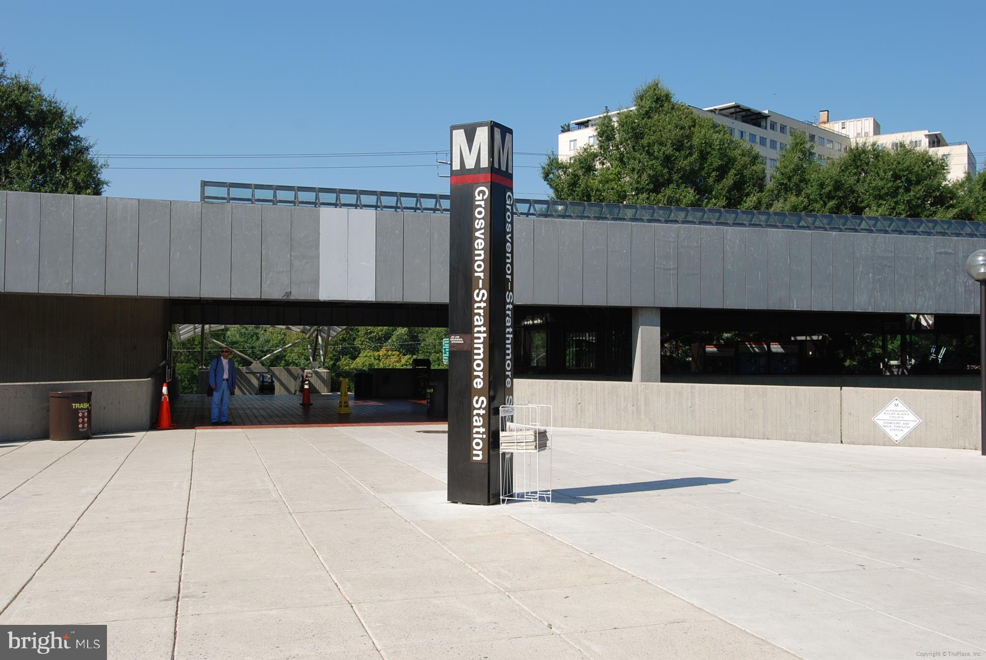 10427 Montrose Avenue, Unit 104 Bethesda, MD 20814 - Photo 35 of 37 a view of outdoor space and yard