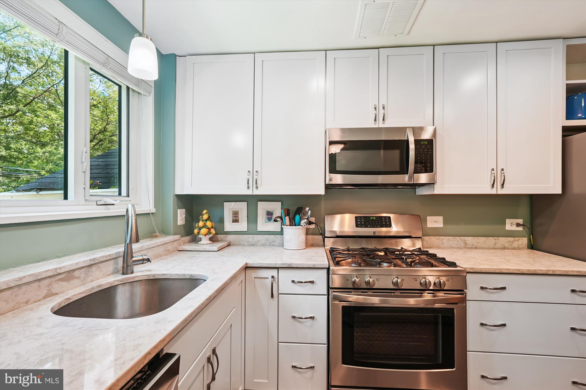 10427 Montrose Avenue, Unit 104 Bethesda, MD 20814 - Photo 5 of 37 a kitchen with appliances a sink and a stove