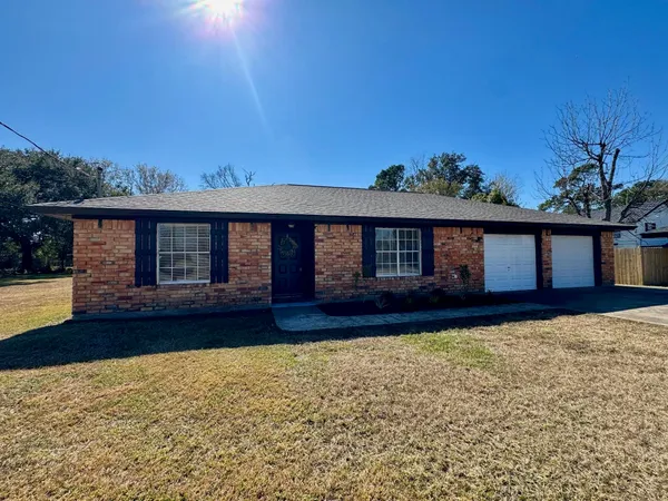 $194,900 | 351 Dobbyn Street, Bridge City, TX 77611