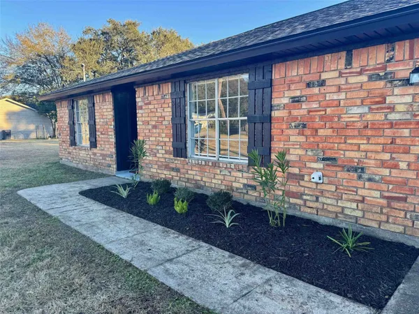 $194,900 | 351 Dobbyn Street, Bridge City, TX 77611