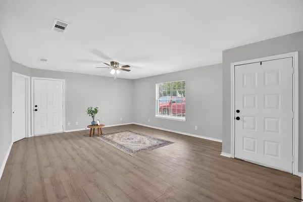 $194,900 | 351 Dobbyn Street, Bridge City, TX 77611