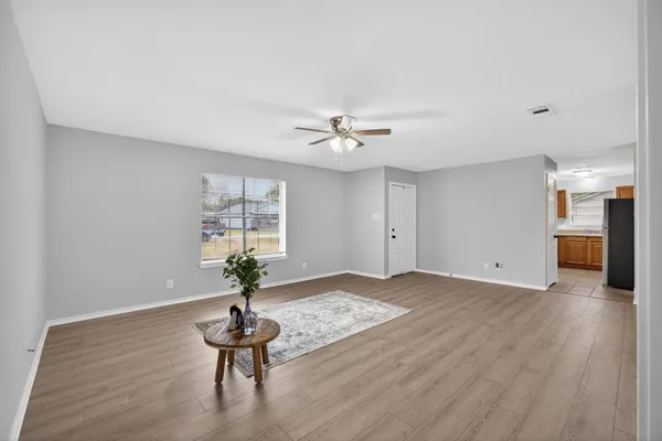 $194,900 | 351 Dobbyn Street, Bridge City, TX 77611