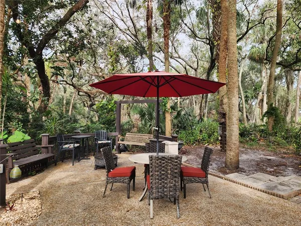 a view of a dinning tables and chairs in a patio