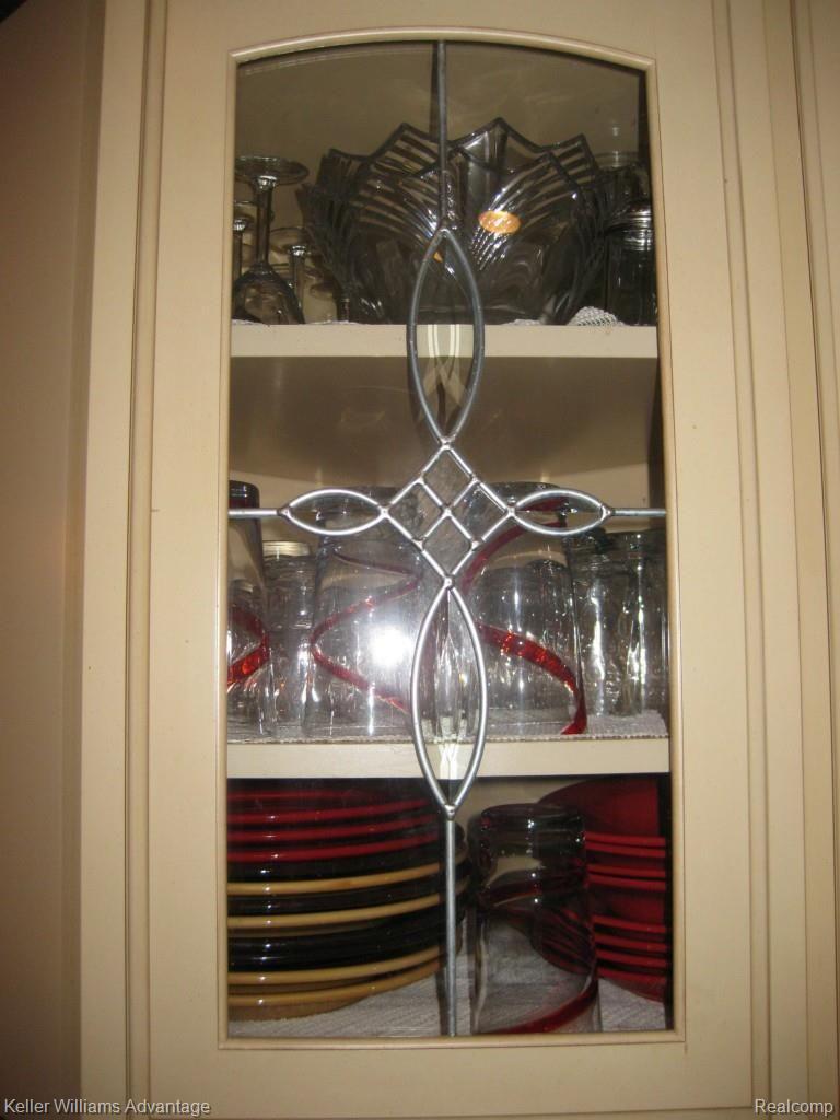 6532 Edgewood Road Canton, MI 48187 - Photo 10 of 32 10 kitchen.jpg