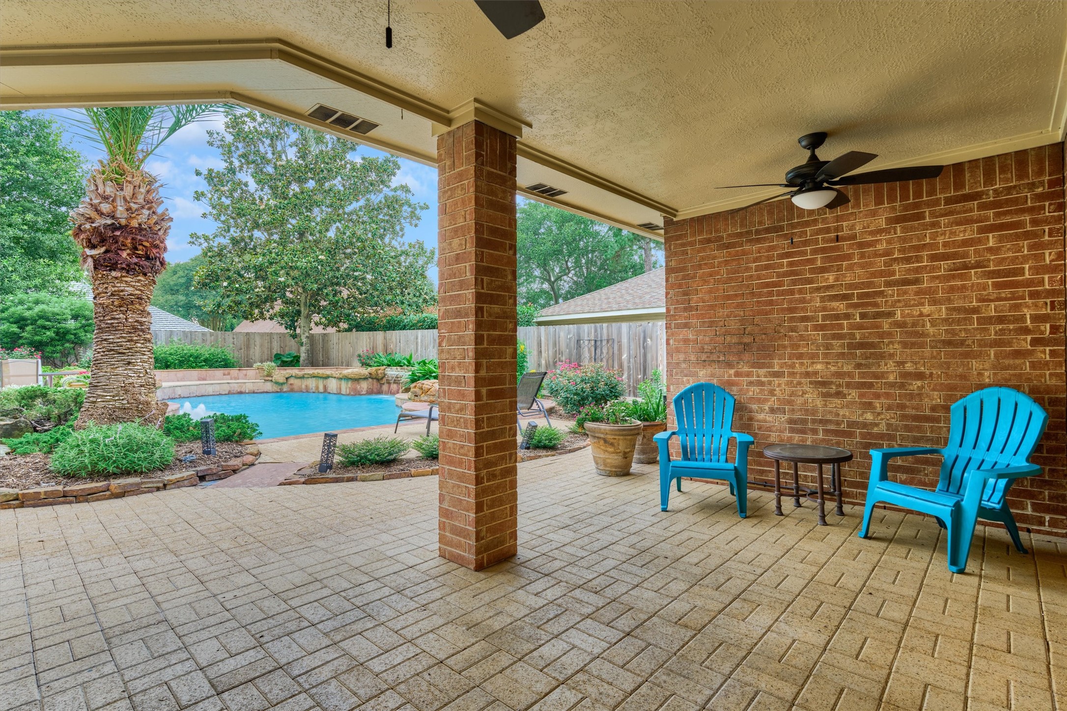 16707 Avenfield Road Tomball, TX 77377 - Photo 36 of 50 a view of an outdoor sitting area