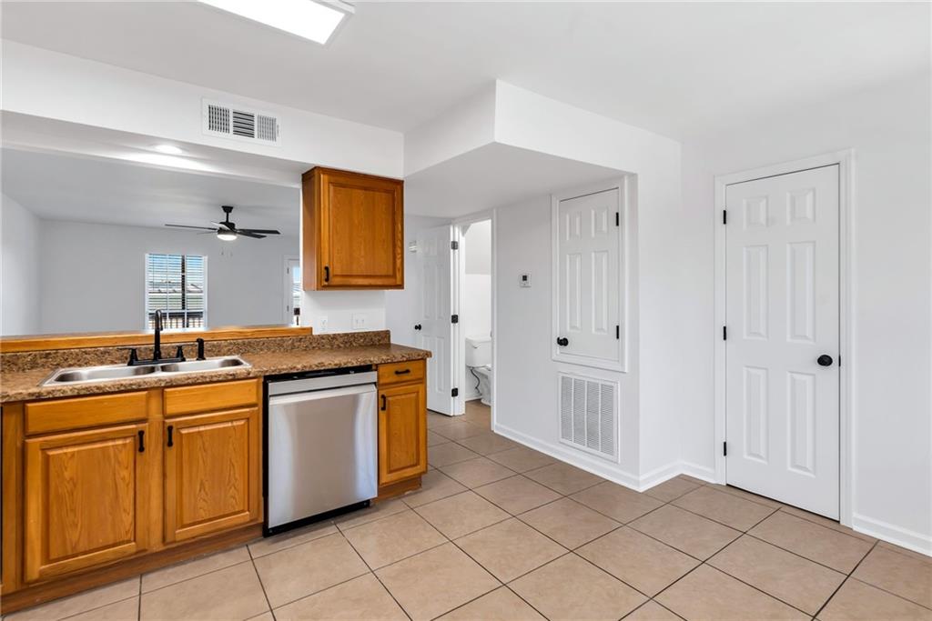 2916 Jean Lafitte Parkway, Unit H Chalmette, LA 70043 - Photo 7 of 35