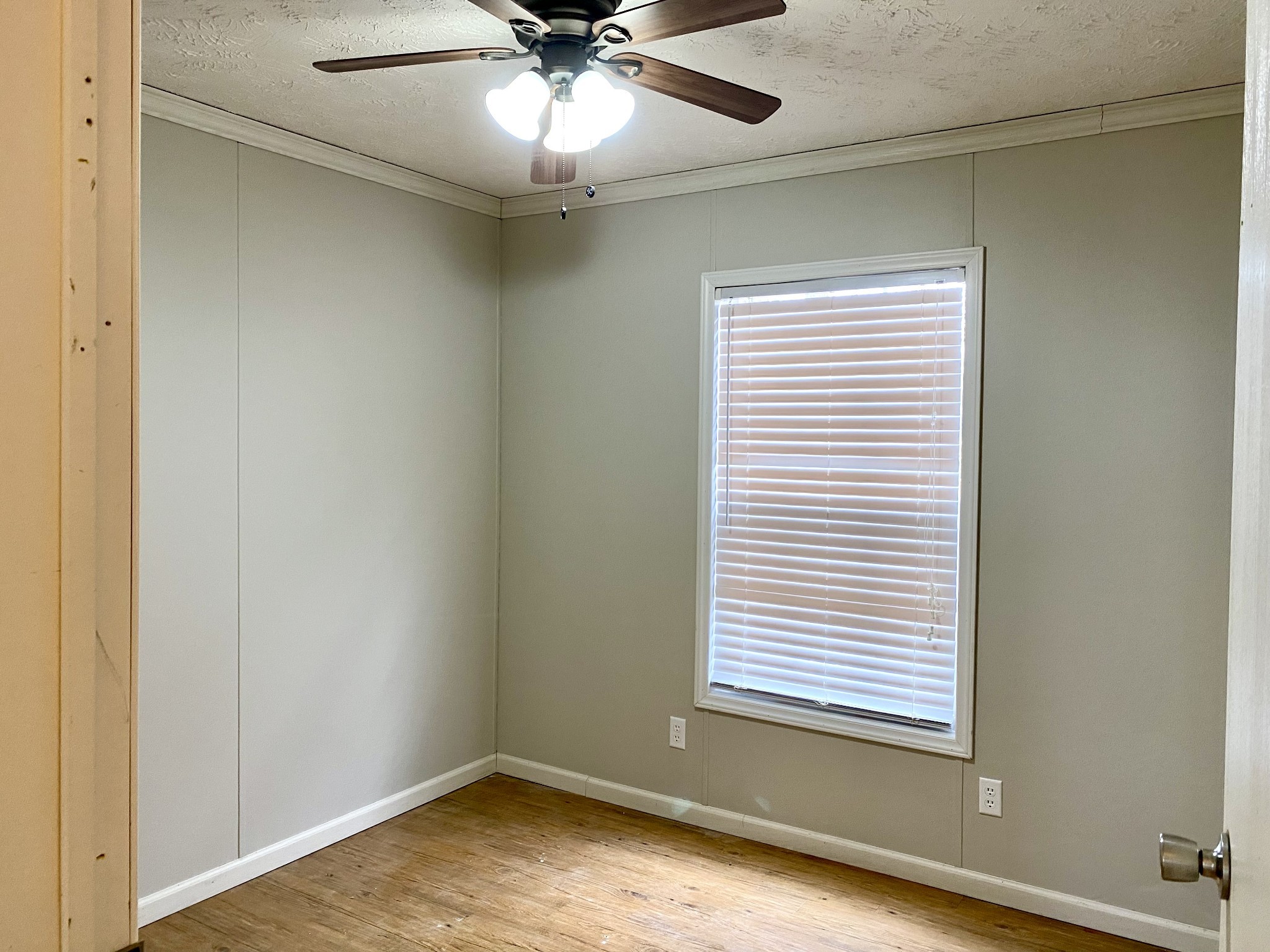 4619 Leanna Road Murfreesboro, TN 37129 - Photo 22 of 32 an empty room with a window and ceiling fan