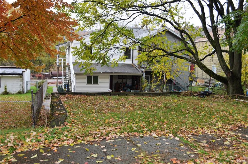 1057 Keene Street Springdale, PA 15144 - Photo 2 of 13