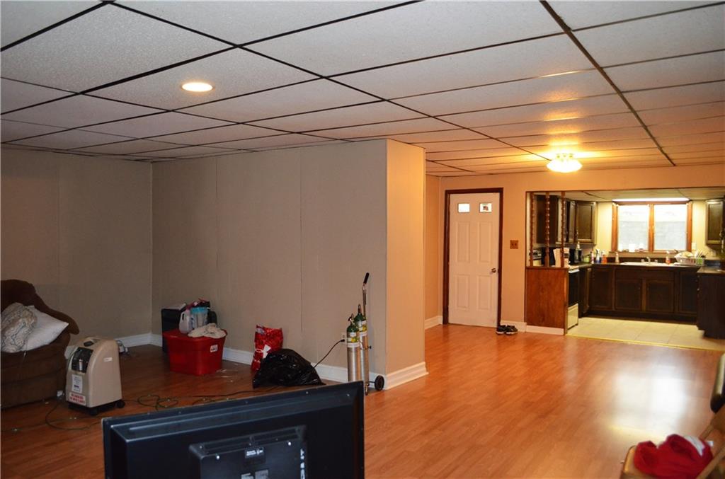 1057 Keene Street Springdale, PA 15144 - Photo 5 of 13