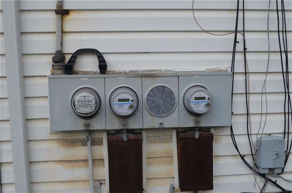 1057 Keene Street Springdale, PA 15144 - Photo 8 of 13